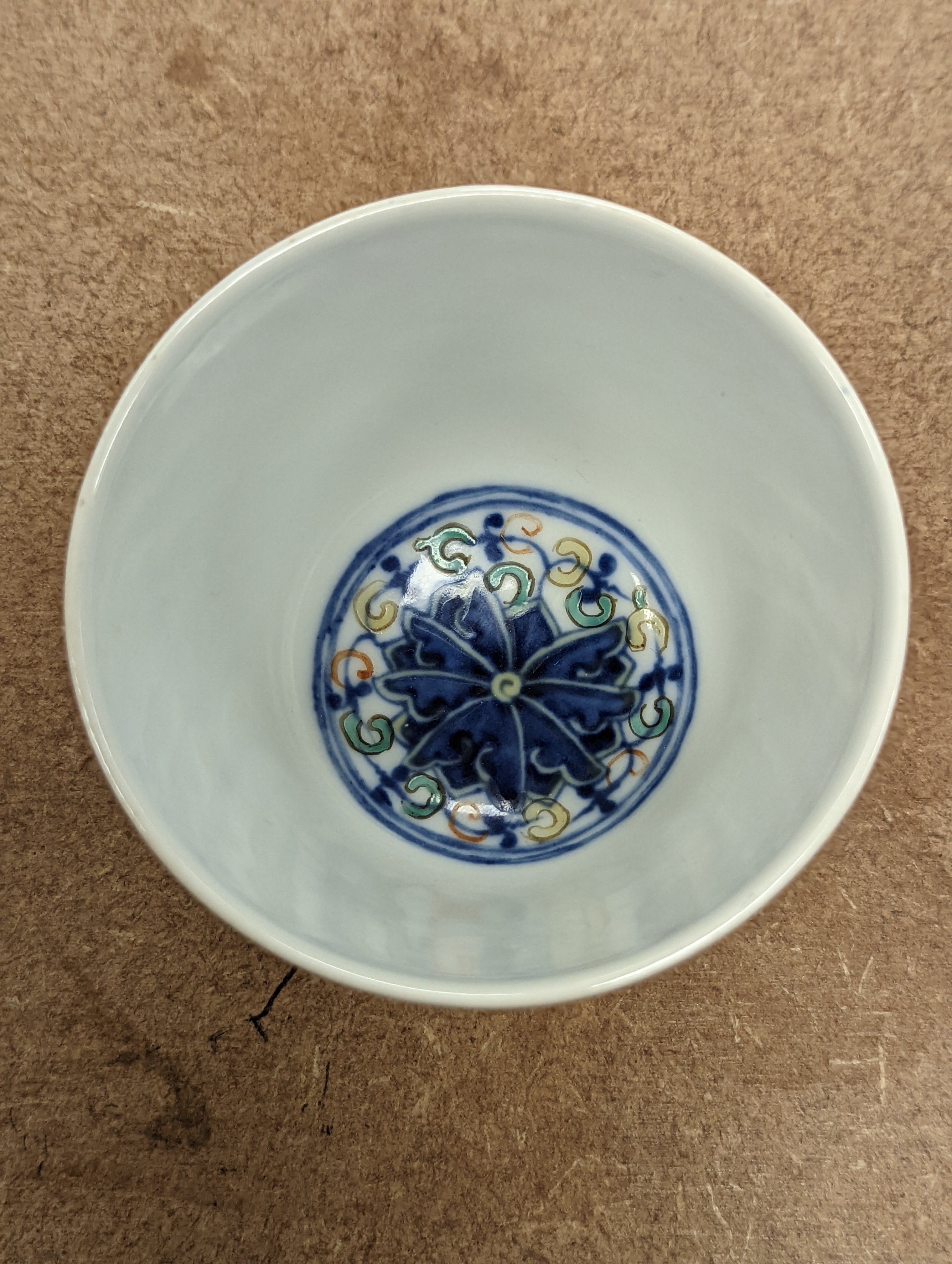 A pair of Chinese doucai cups 6cm